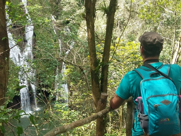 Voyage chez l'habitant à Cuba randonee dans le parc de topes de collantes